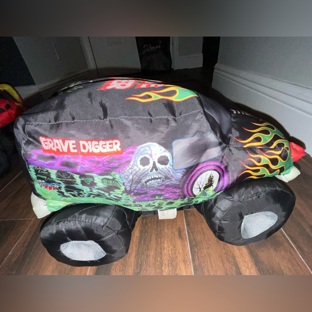 Monster Jam Plush Toy - Grave Digger